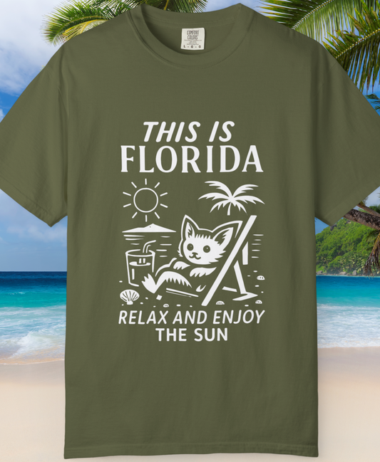 Cat relaxing on the beach, Florida Sun Cat, relaxing in the sun, Unisex T-shirt